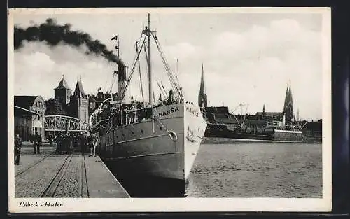 AK Lübeck, Passagierschiff Hansa im Hafen