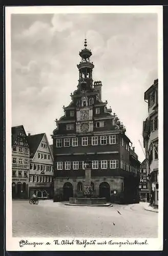 AK Esslingen a. N., Altes Rathaus mit Kriegerdenkmal