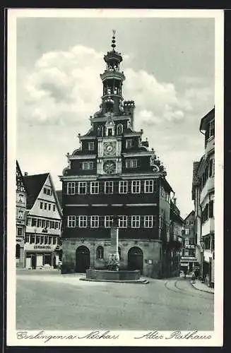 AK Esslingen a. Neckar, Kriegerdenkmal vor dem alten Rathaus