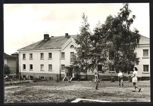 AK Antonsthal /Erzgebirge, Kinder im Garten im Ortsteil Antonshöhe