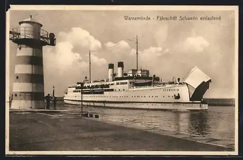 AK Warnemünde, einlaufendes Fährschiff Schwerin