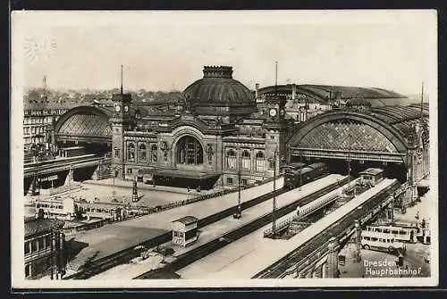 AK Dresden, Strassenbahn vor dem Hauptbahnhof, Eisenbahn