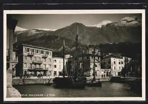 AK Malcesine, Hafenpartie, Albergo Centrale, Fischerboote