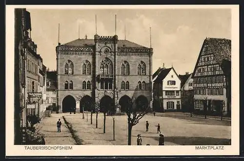 AK Tauberbischofsheim, Marktplatz mit Passanten