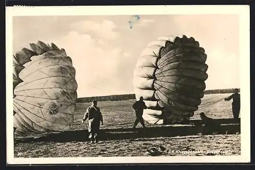 AK Nach der Landung mit dem Fallschirm, Fallschirmjäger