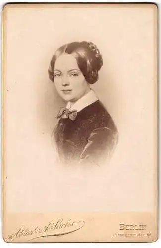 Fotografie A. Sachs, Berlin, Portrait Marie von Ebner-Eschenbach als junge Frau, mährisch-Österr. Schriftstellerin