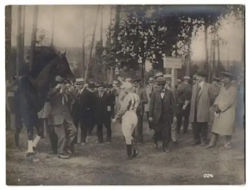 Fotografie Jockey nach einem Pferderennen