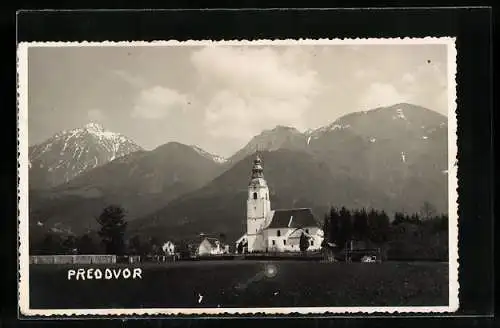 AK Preddvor, Die Kirche gegen die Berge