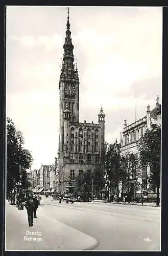 AK Danzig, Strassenpartie am Rathaus