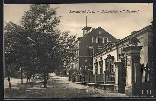 AK Sommerfeld /N. L., Bahnhofstrasse mit Postamt