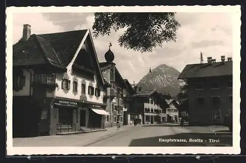 AK Reutte, Hauptstrasse mit Geschäften