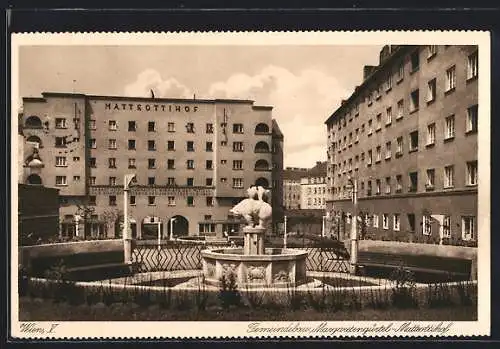 AK Wien, Gemeindebau Matteottihof, Margaretengürtel, Innenhof mit Brunnen