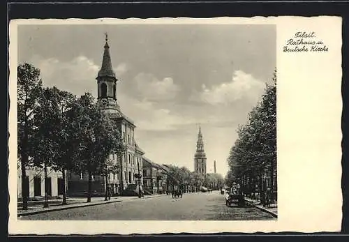 AK Tilsit, Strassenpartie mit Rathaus u. Deutsche Kirche