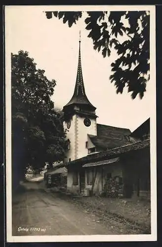 AK Gsteig, Strassenpartie mit Kapelle