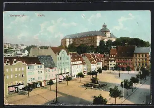 AK Weissenfels, Markt mit Geschäften und Denkmal