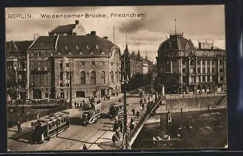AK Berlin, Strassenbahnen auf der Weidendammer Brücke Ecke Friedrichstrasse