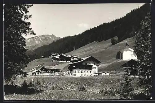 AK Baad /Kleinwalsertal, Ortsansicht mit Sporthotel und Kirche