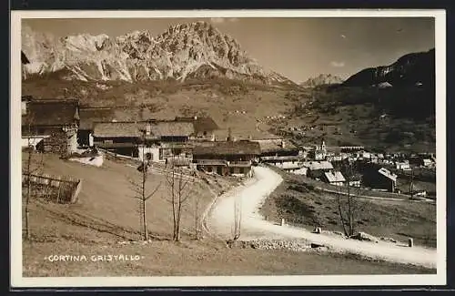 AK Cortina Cristallo, Teilansicht mit Strassenpartie