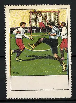 Reklamemarke Sport, Fussball, Spieler schiessen auf's Tor