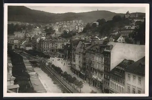 AK Karlsbad, Strassenpartie Neue Wiese und Theaterplatz