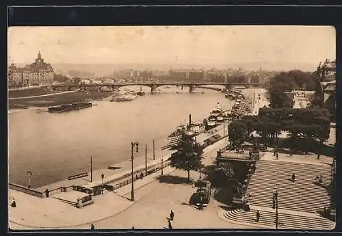 AK Dresden, Dampfschifflandeplatz mit Brühlscher Terrasse