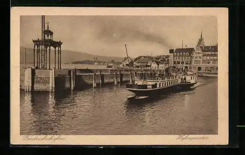 AK Friedrichshafen, Hafenpartie mit Dampfschiff