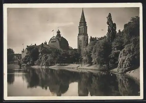 AK Kiel, Stadttheater und Rathaus am Ufer