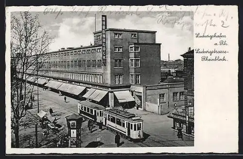 AK Ludwigshafen a. Rh., Ludwigstrasse, Rheinblock mit Strassenbahn aus der Vogelschau, Litfasssäule