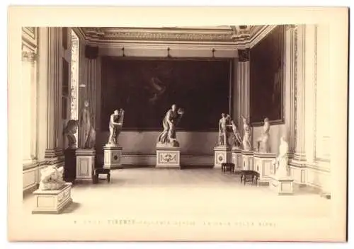 Fotografie unbekannter Fotograf, Ansicht Firenze - Florenz, Galleria Uffizi, La Sala Della Niobe