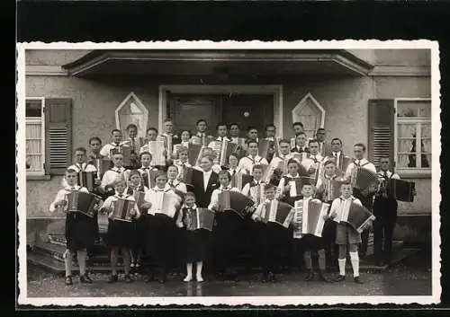 AK Musikergruppe mit Akkordeon am Beethoven Haus