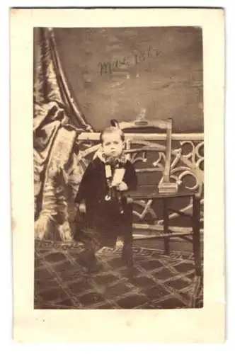 Fotografie unbekannter Fotograf und Ort, Max Sohn von Adolf Müller Edler von Seehof, K.u.k. Offizier um 1862