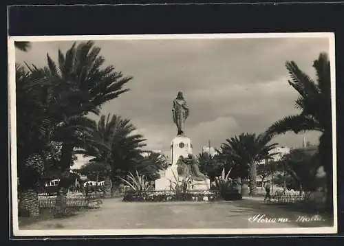 AK Floriana, Denkmal und Palmen