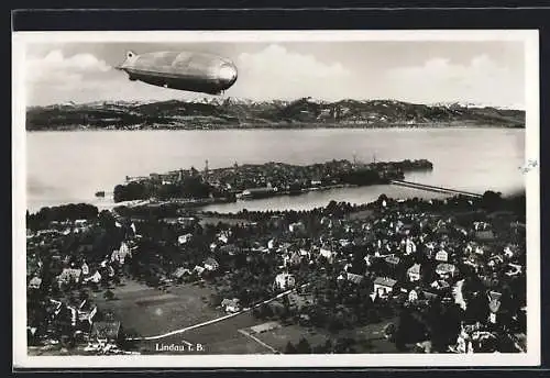 AK Lindau i. B., Zeppelin über der Stadt