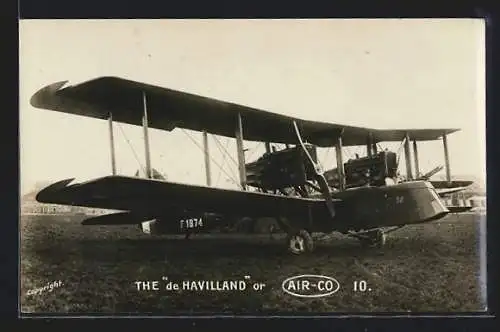 AK Flugzeug de Havilland F 1874 auf dem Landeplatz