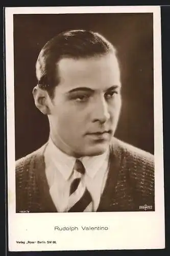 AK Schauspieler Rudolph Valentino mit gestreifter Krawatte