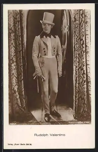 AK Schauspieler Rudolph Valentino mit Anzug und Zylinder
