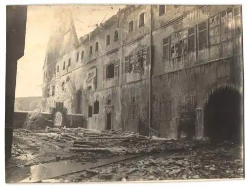 Fotografie unbekannter Fotograf, Ansicht Ulm / Donau, Neuer Bau nach Feuerwehr-Löscharbeiten am 19.2.1924