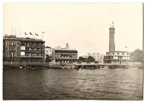 Fotografie unbekannter Fotograf, Ansicht Port Said / Ägypten, Hafen-Promenade mit Leuchtturm, Deutsches Kohlen-Depot