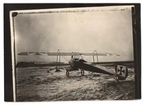 Fotografie 1.WK, Jasta Flugzeug Doppeldecker der Deutschen Luftstreitkräfte im Winter