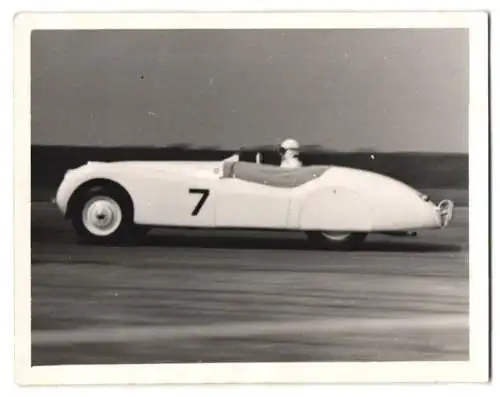 Fotografie Auto Jaguar XK120, Rennwagen mit Radabdeckung Startnummer 7