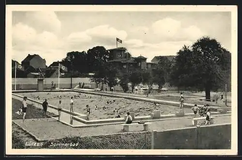 AK Lützen, Belebte Partie im Sommerbad mit vielen Badegästen