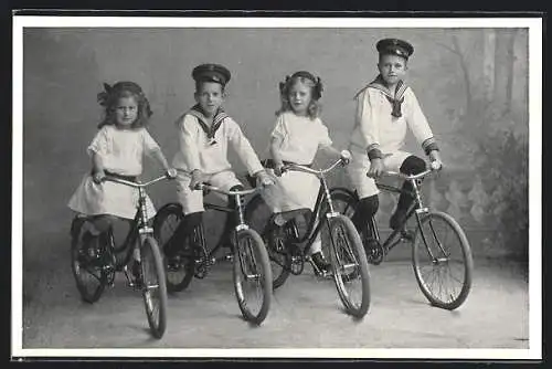 AK Leipzig, Jungen und Mädchen auf ihren Fahrrädern