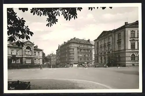 AK Eger, Strassenpartie mit Gebäuden