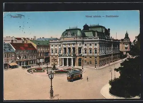 AK Pozsony, Strassenbahn vor dem Stadttheater