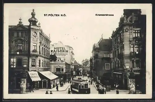 AK St. Pölten /N. Ö., Kremserstrasse mit Cafe Bahnhof und Strassenbahn