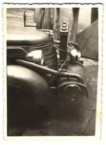 Fotografie Auto mit Holzvergaser, PKW in Teplice 1946