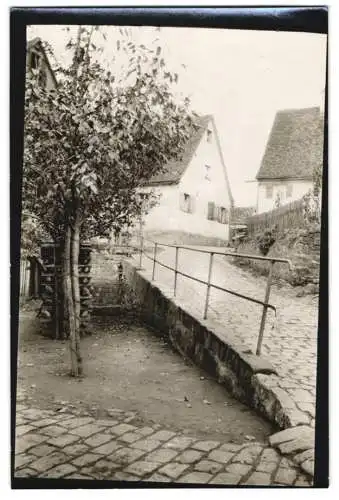 Fotografie W. Apel, Berlin, Ansicht Wendelstein / Mittelfranken, Strassenansicht mit Bauernhaus