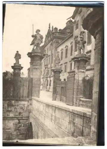 Fotografie W. Apel, Berlin, Ansicht Ellingen, Schloss und Statuen an der Grabenbrücke