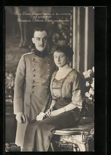AK Prinz Ernst August, Herzog zu Braunschweig mit seiner Braut, Prinzessin Viktoria Louise von Preussen