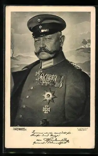 AK Generalfeldmarschall von Hindenburg in Uniform mit Orden und Mütze